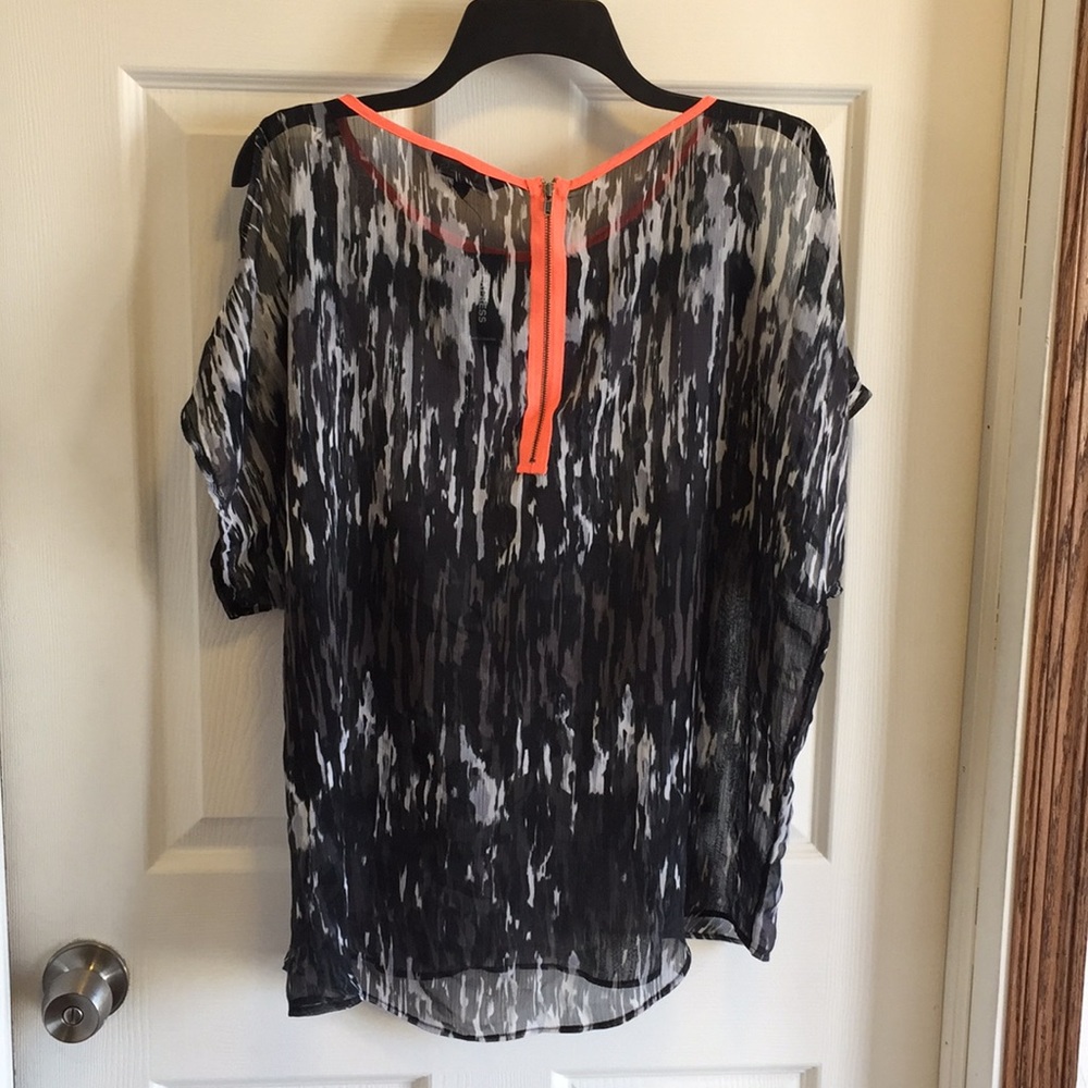 Blouse - Picture 2 of 3